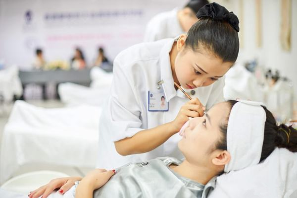 美容師如何練習基本功