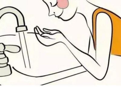 早上不洗臉的危害