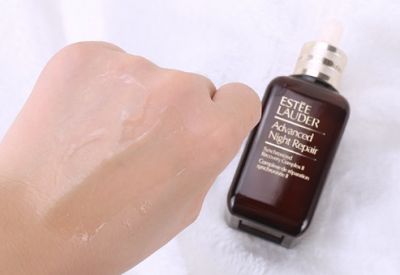 雅詩蘭黛面部精華正確使用方法