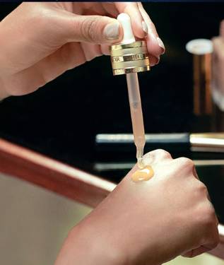 1306087911311 雅詩蘭黛小棕瓶眼霜辨別真假方法