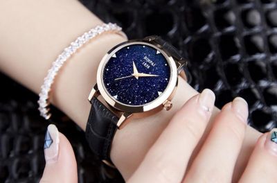 女士手表帶哪個手腕