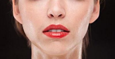 夏天臉上出油的原因