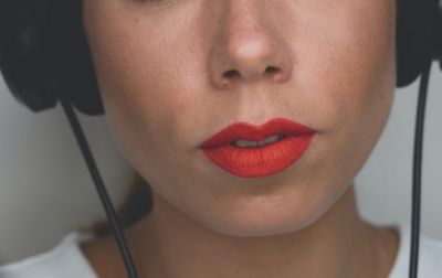 經常涂口紅唇色會變淺嗎