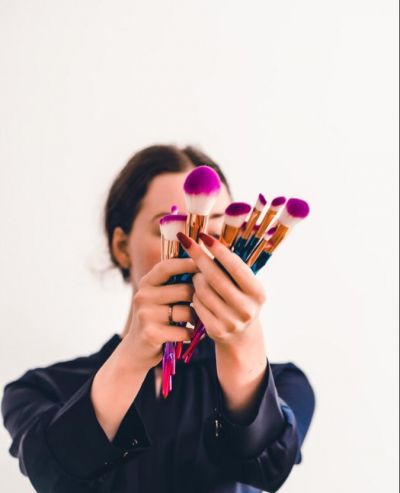 化妝品什么對化妝品的安全和功效負責