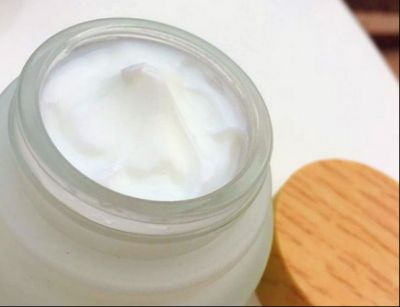 面霜放久了為什么會變黃