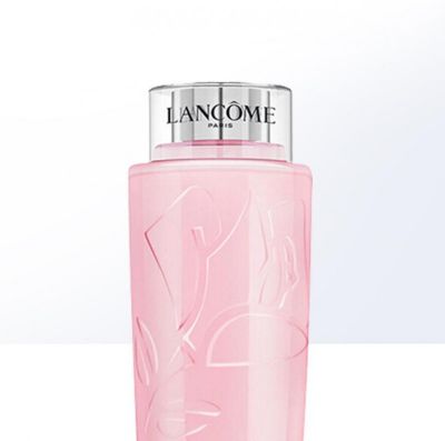 爽膚水拍在臉上有白沫正常嗎