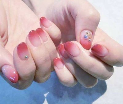 美甲單色漸變怎么做過渡自然