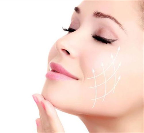 怎么讓頭發自然蓬松不塌陷